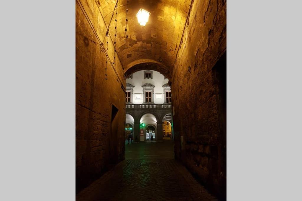 ...All'Archetto Di Sant'Andrea......Pieno Centro ออร์เวียโต ภายนอก รูปภาพ